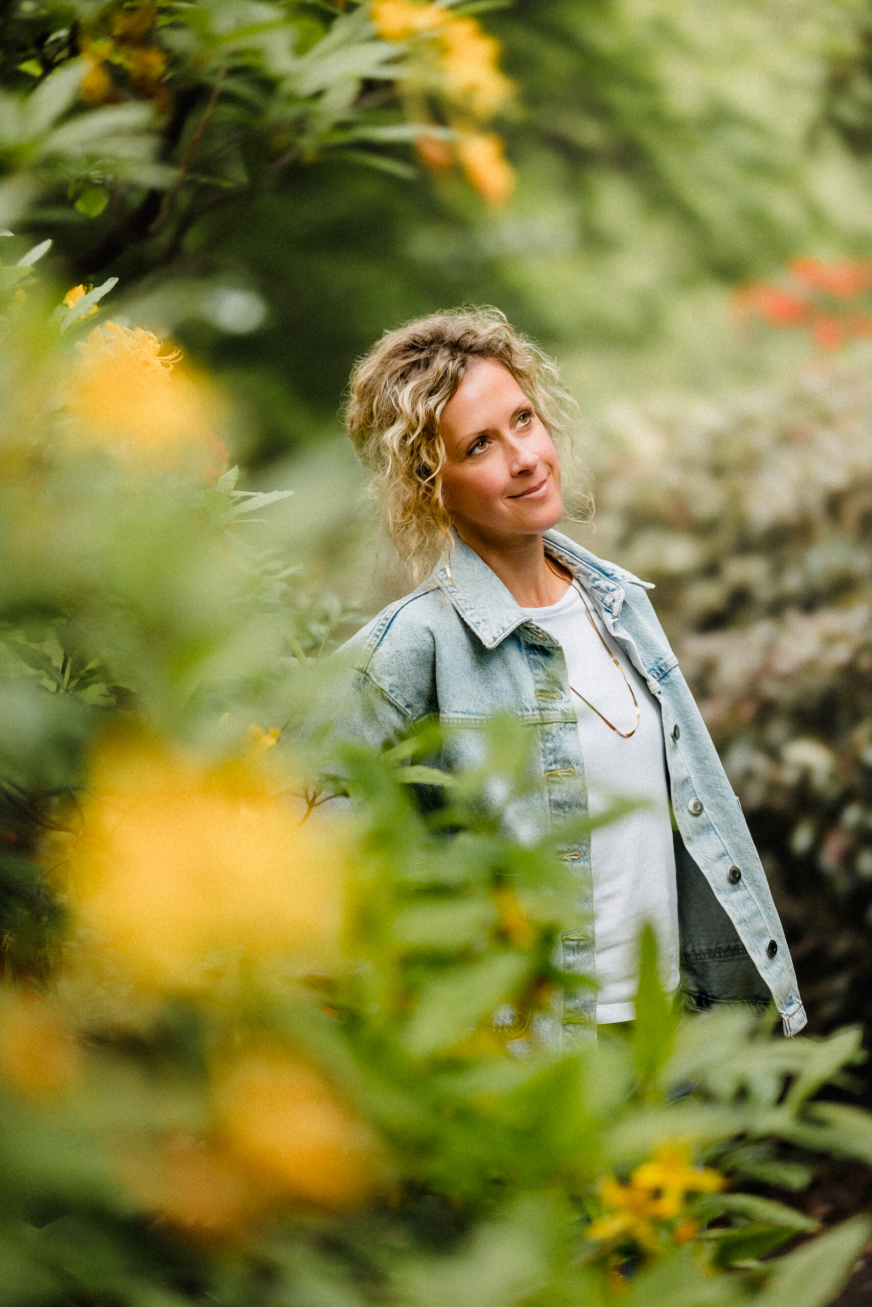 Bild mit Frau bei einem Portraitshooting durch Fotografin im Allgäu
